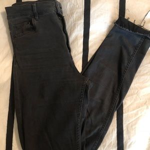 H&M high rise black cropped jean